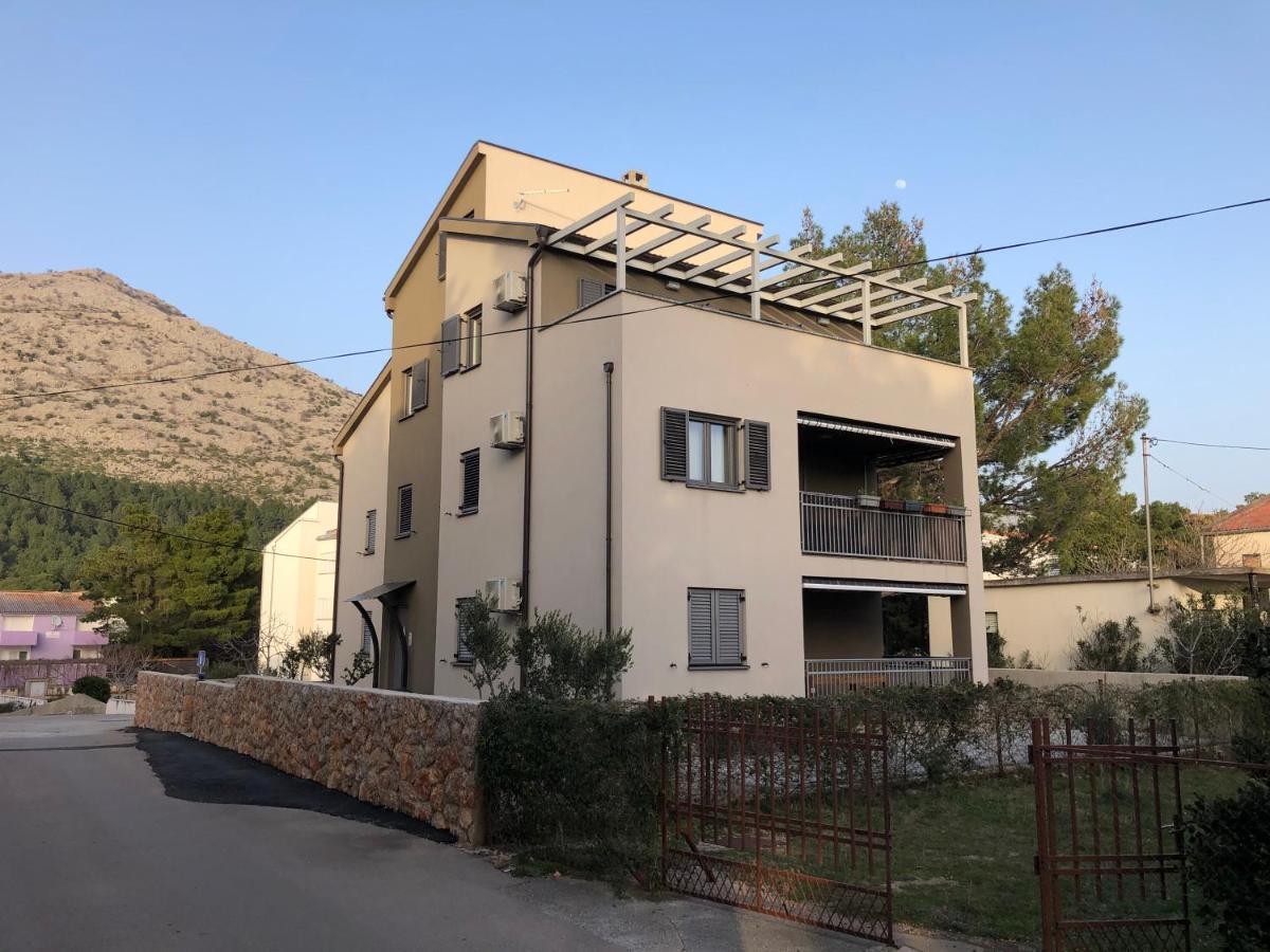 Ruza * Starigrad Paklenica